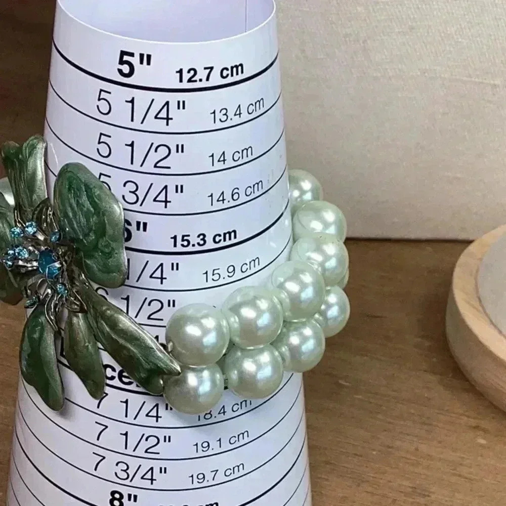 Green Enamel Flower Bracelet with Blue Rhinestone detail and Green Glass Beads - Picture 4 of 5